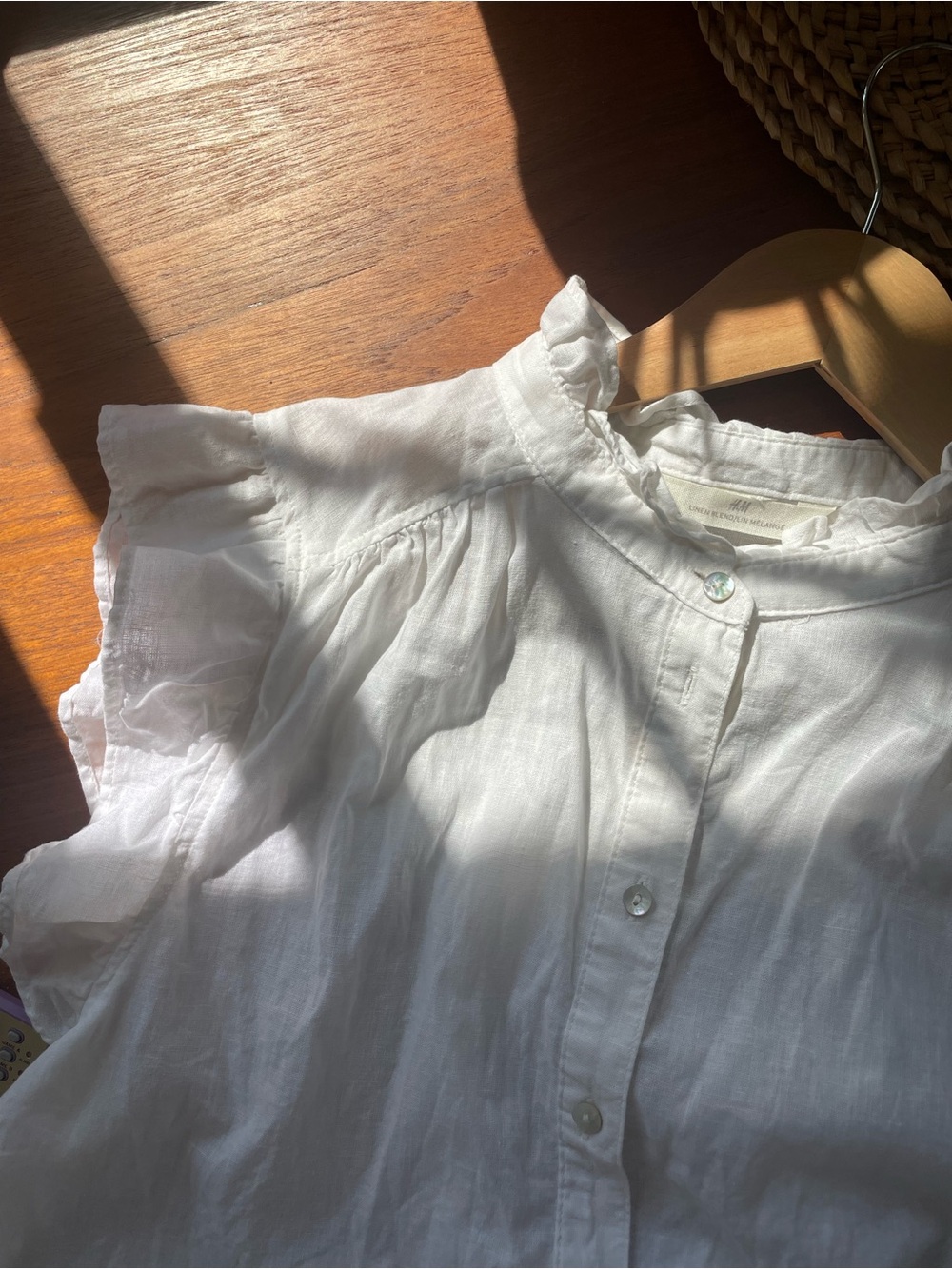 Linen-Blend Flutter Sleeve Button Up Ruffled Blouse Size Small - Picture 8 of 11